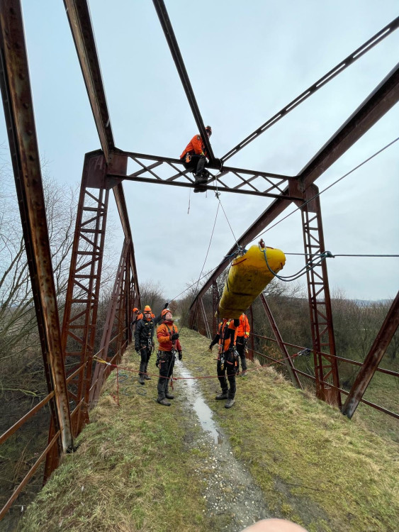 FOTOGALERIE: Jak hasiči zachraňují z nejhlubší propasti světa