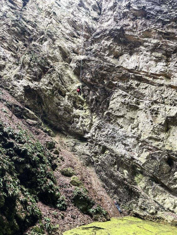 FOTOGALERIE: Jak hasiči zachraňují z nejhlubší propasti světa
