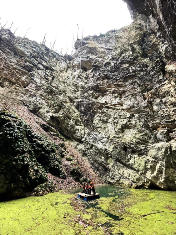 FOTOGALERIE: Jak hasiči zachraňují z nejhlubší propasti světa