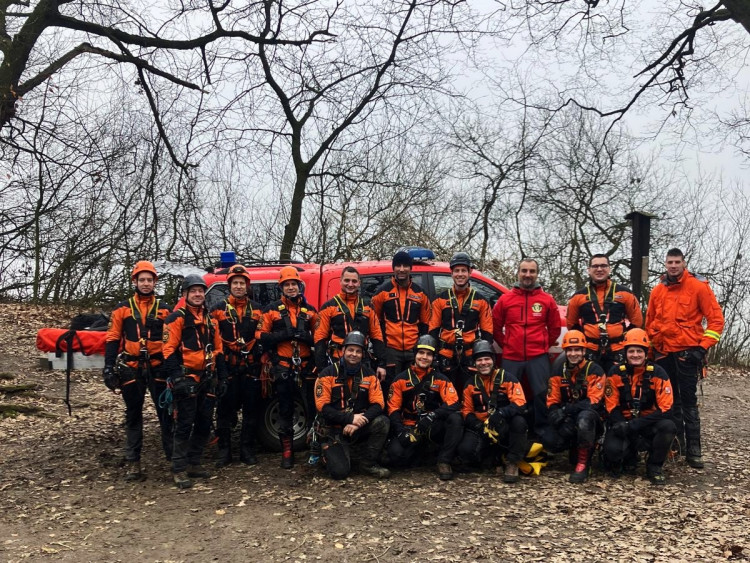 FOTOGALERIE: Jak hasiči zachraňují z nejhlubší propasti světa