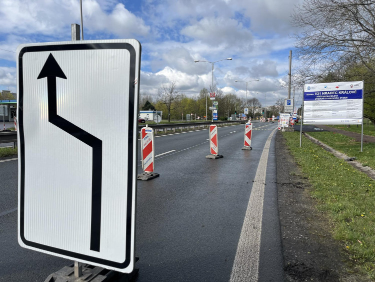 GALERIE: Dopravní omezení při přestavbě hradecké Milety