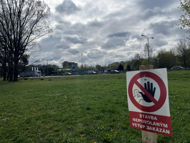 GALERIE: Dopravní omezení při přestavbě hradecké Milety