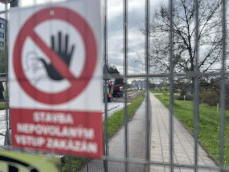 GALERIE: Dopravní omezení při přestavbě hradecké Milety