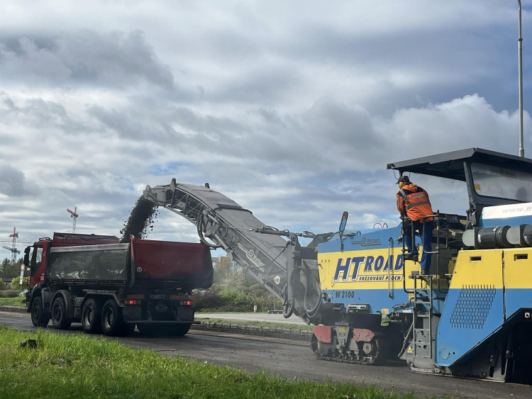 GALERIE: Dopravní omezení při přestavbě hradecké Milety