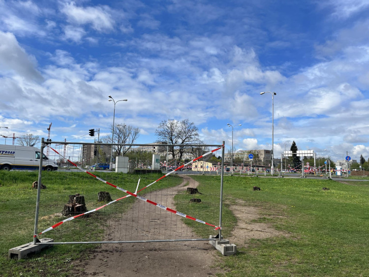 GALERIE: Dopravní omezení při přestavbě hradecké Milety