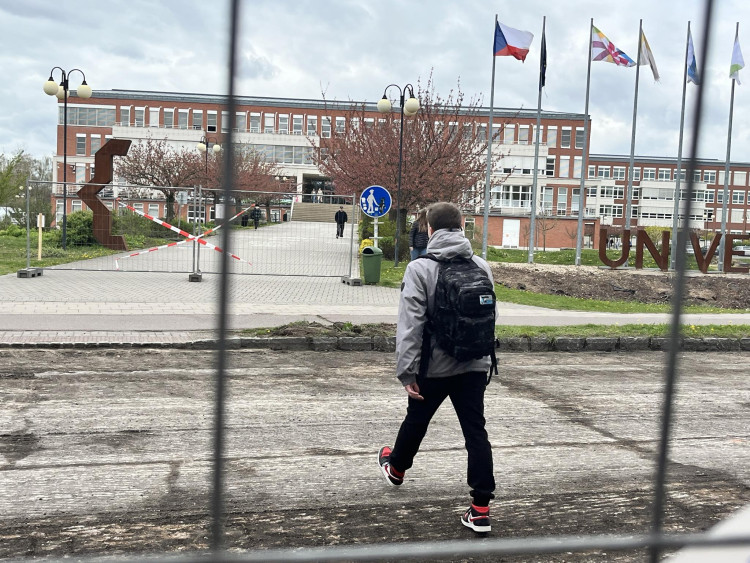 GALERIE: Dopravní omezení při přestavbě hradecké Milety