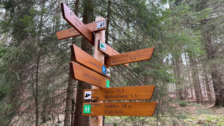 Ukazatel u výchozího parkoviště