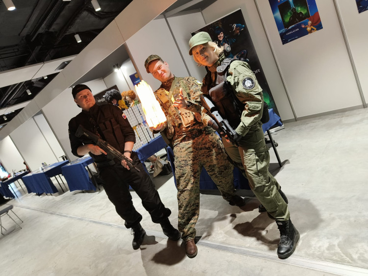 FOTOGALERIE: Zaklínač, Joker i Wednesday. Podívejte se na kostýmy z Comic-Conu