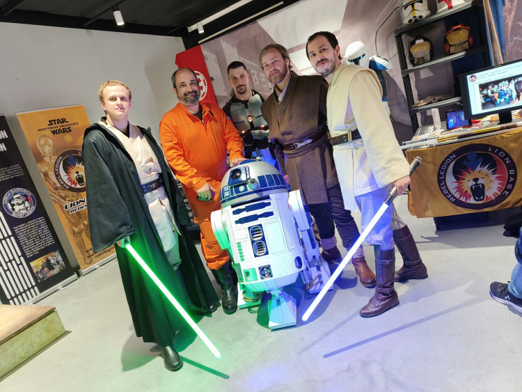 FOTOGALERIE: Zaklínač, Joker i Wednesday. Podívejte se na kostýmy z Comic-Conu