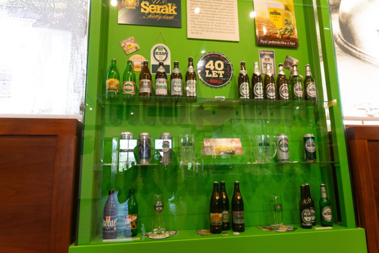 FOTOGALERIE: Od bednářství až k robotickému ramenu. Pivovar Holba představuje své dějiny i současný provoz