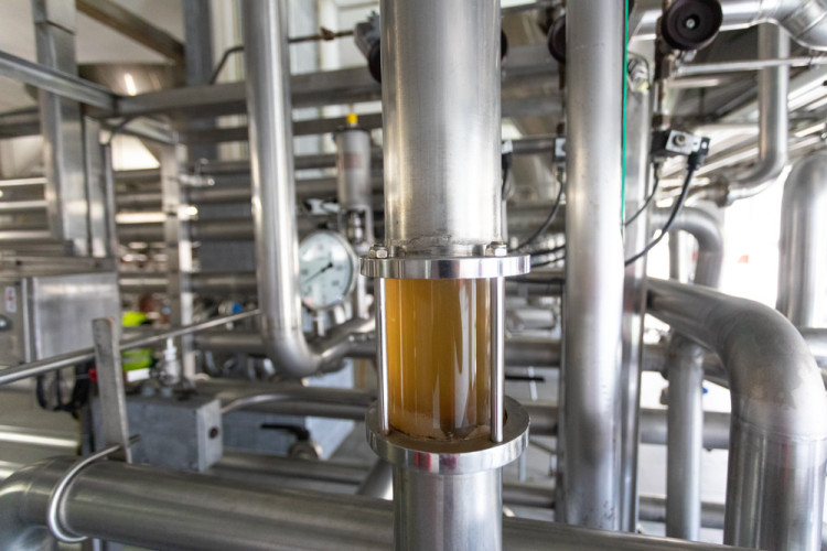 FOTOGALERIE: Od bednářství až k robotickému ramenu. Pivovar Holba představuje své dějiny i současný provoz