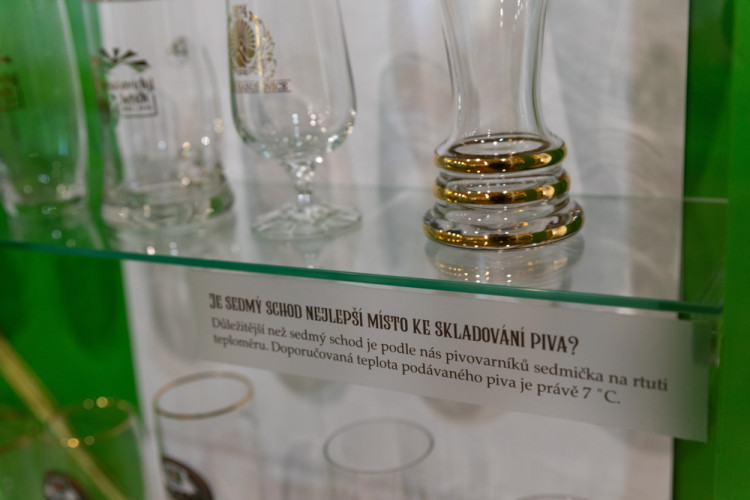 FOTOGALERIE: Od bednářství až k robotickému ramenu. Pivovar Holba představuje své dějiny i současný provoz