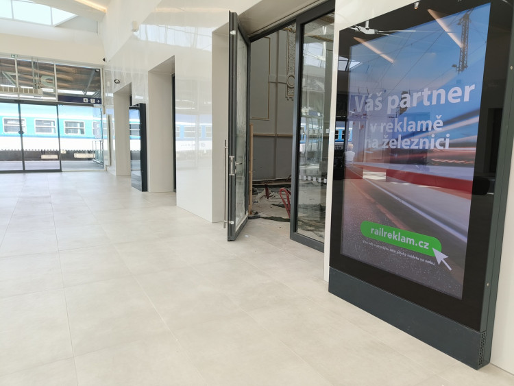 Komerční prostory v horní hale stále nejsou dokončené.