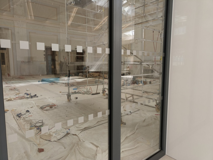 Komerční prostory v horní hale stále nejsou dokončené.