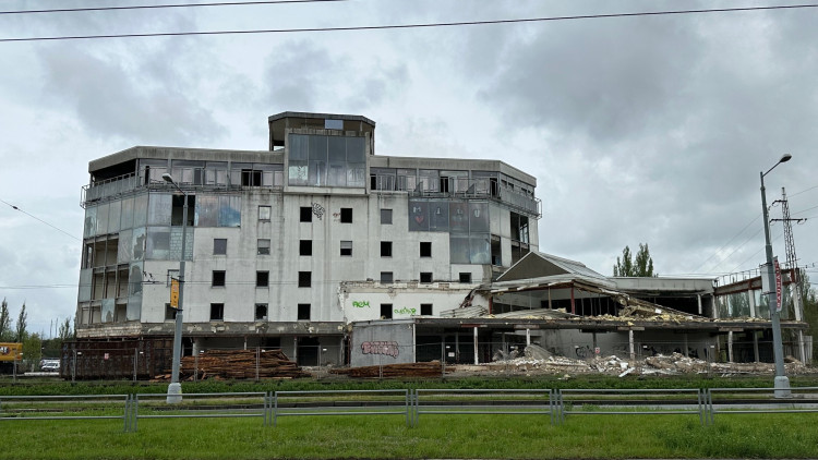 FOTOGALERIE: Bourání skleněného pekla