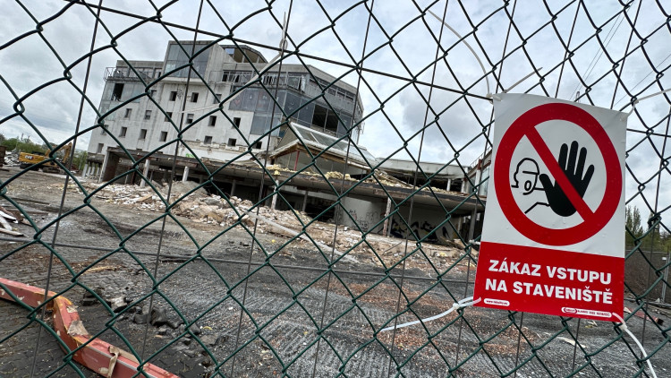 FOTOGALERIE: Bourání skleněného pekla