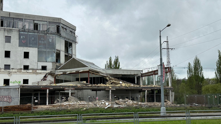 FOTOGALERIE: Bourání skleněného pekla