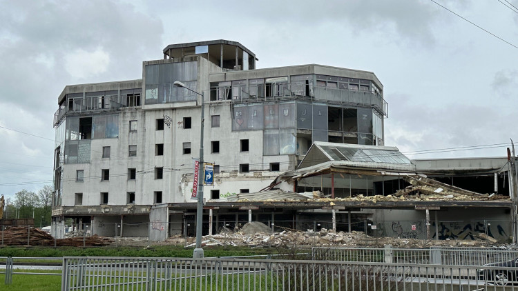 FOTOGALERIE: Bourání skleněného pekla