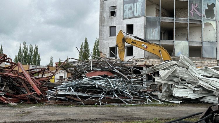FOTOGALERIE: Bourání skleněného pekla