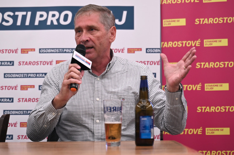 Exhejtman Ivo Vondrák zahájil kampaň. V bruntálské restauraci