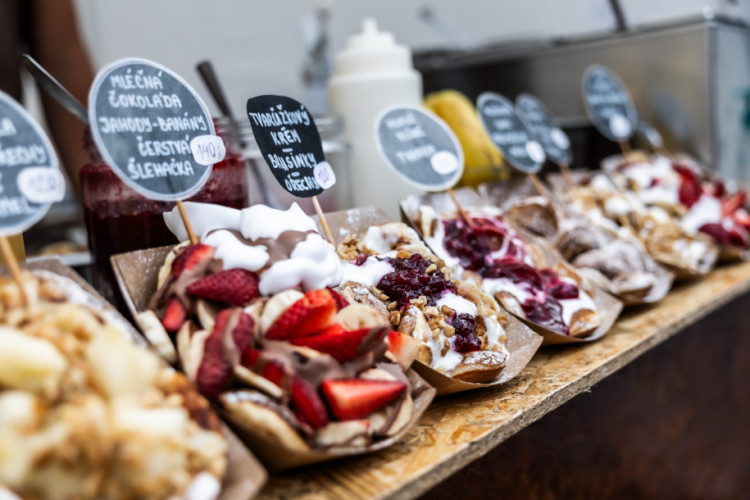 FOTOGALERIE: Muzika, kroje i souboj šéfkuchařů. Centrum Olomouce patřilo Tvarůžkovému festivalu