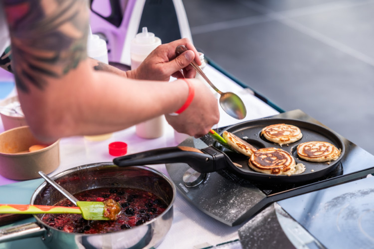 FOTOGALERIE: Muzika, kroje i souboj šéfkuchařů. Centrum Olomouce patřilo Tvarůžkovému festivalu