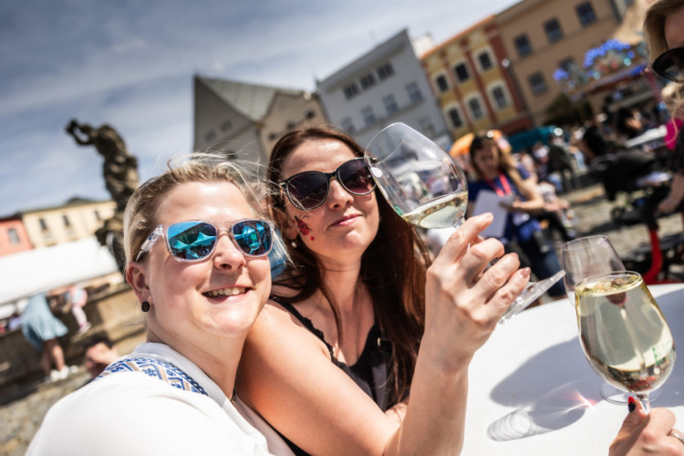 FOTOGALERIE: Muzika, kroje i souboj šéfkuchařů. Centrum Olomouce patřilo Tvarůžkovému festivalu
