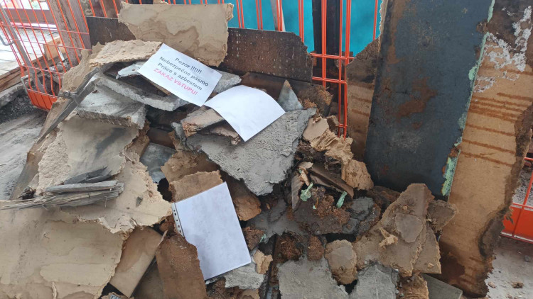 FOTOGALERIE: Vybourány jsou už tři tisíce tun stavebního materiálu