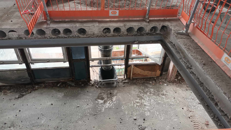 FOTOGALERIE: Vybourány jsou už tři tisíce tun stavebního materiálu