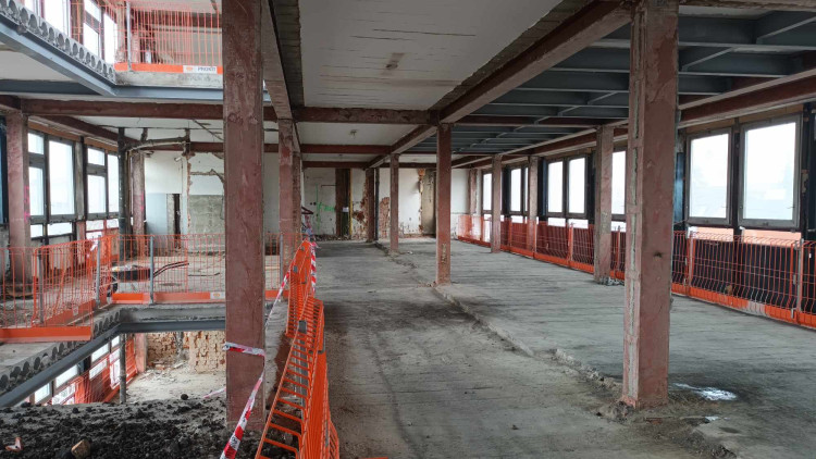 FOTOGALERIE: Vybourány jsou už tři tisíce tun stavebního materiálu