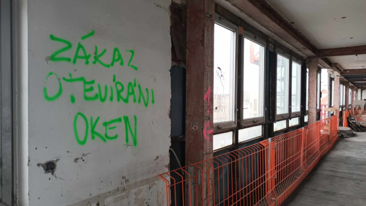 FOTOGALERIE: Vybourány jsou už tři tisíce tun stavebního materiálu