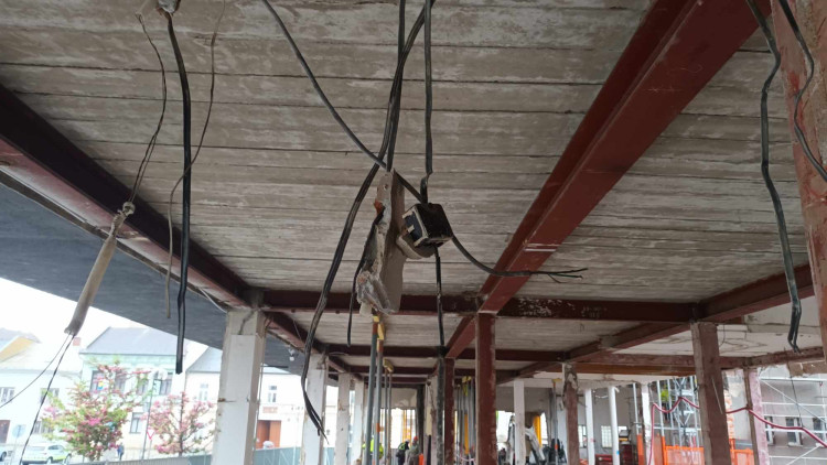 FOTOGALERIE: Vybourány jsou už tři tisíce tun stavebního materiálu