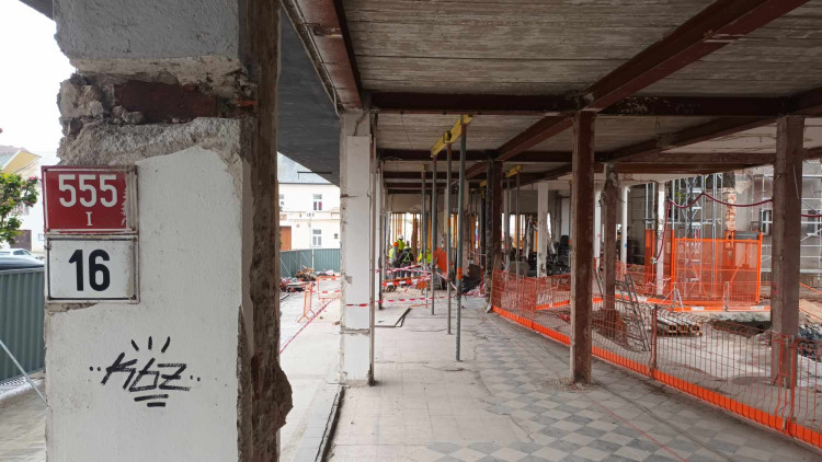 FOTOGALERIE: Vybourány jsou už tři tisíce tun stavebního materiálu