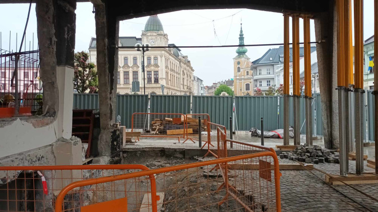 FOTOGALERIE: Vybourány jsou už tři tisíce tun stavebního materiálu