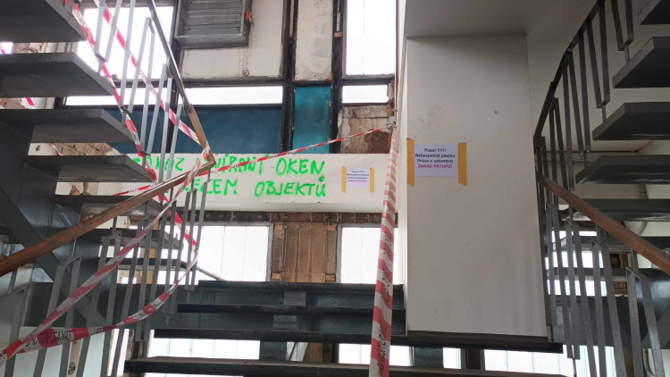 FOTOGALERIE: Vybourány jsou už tři tisíce tun stavebního materiálu