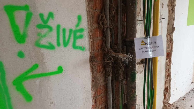 FOTOGALERIE: Vybourány jsou už tři tisíce tun stavebního materiálu