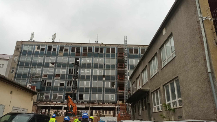 FOTOGALERIE: Vybourány jsou už tři tisíce tun stavebního materiálu