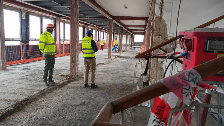 FOTOGALERIE: Vybourány jsou už tři tisíce tun stavebního materiálu