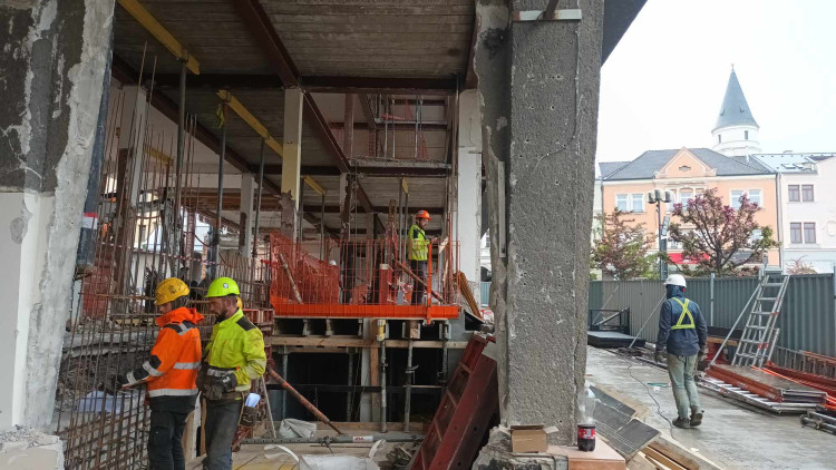 FOTOGALERIE: Vybourány jsou už tři tisíce tun stavebního materiálu