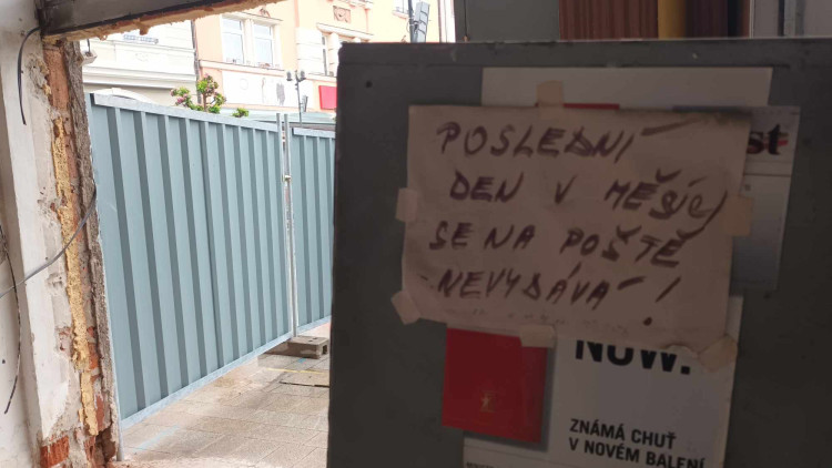 FOTOGALERIE: Vybourány jsou už tři tisíce tun stavebního materiálu