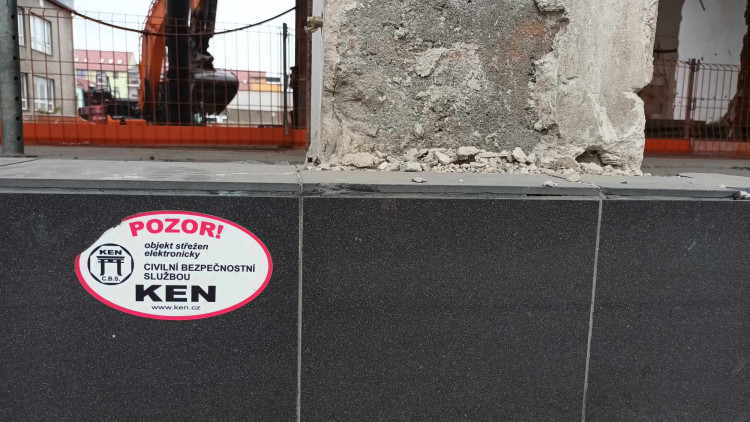 FOTOGALERIE: Vybourány jsou už tři tisíce tun stavebního materiálu