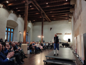 Netradiční přehlídka historických kostýmů připomněla závažnost rakoviny. Modely se stali sami pacienti