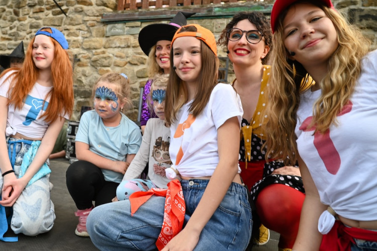 V Ostravě pálili čarodějnici. Lidé oblehli hrad