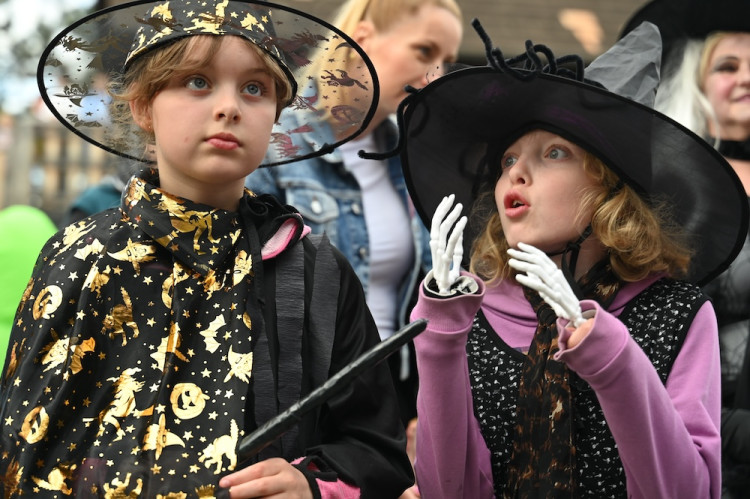 V Ostravě pálili čarodějnici. Lidé oblehli hrad