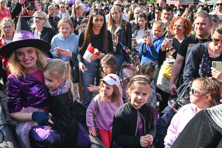 V Ostravě pálili čarodějnici. Lidé oblehli hrad