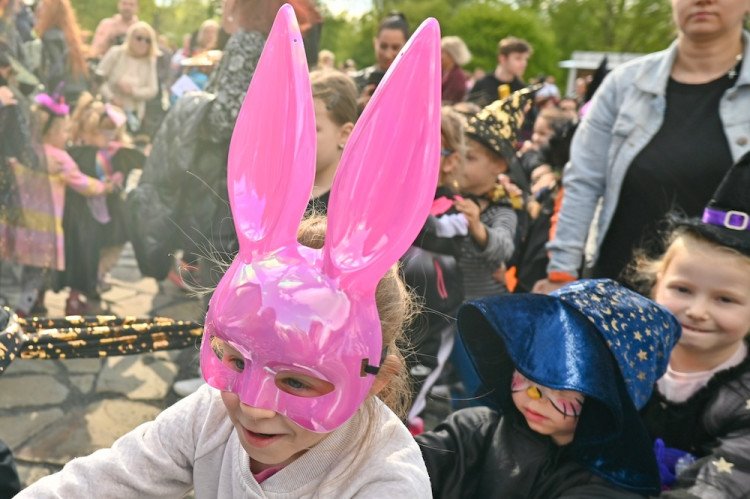 V Ostravě pálili čarodějnici. Lidé oblehli hrad