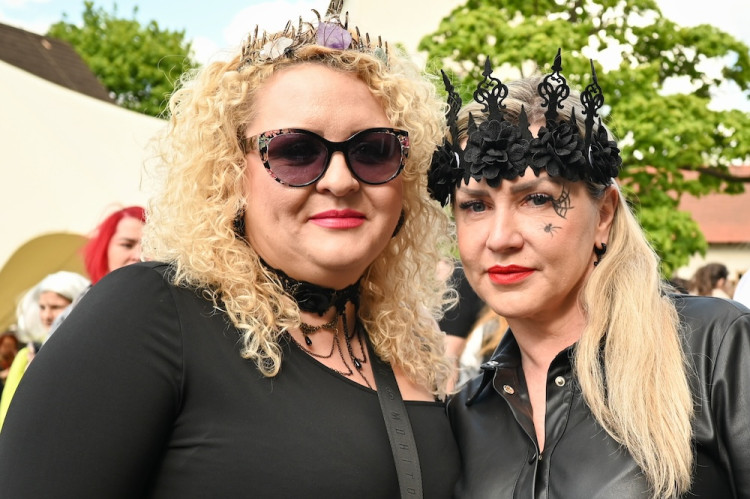 V Ostravě pálili čarodějnici. Lidé oblehli hrad