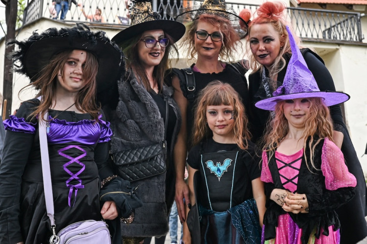 V Ostravě pálili čarodějnici. Lidé oblehli hrad