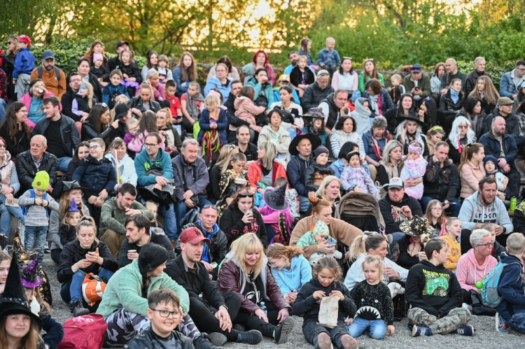 V Ostravě pálili čarodějnici. Lidé oblehli hrad