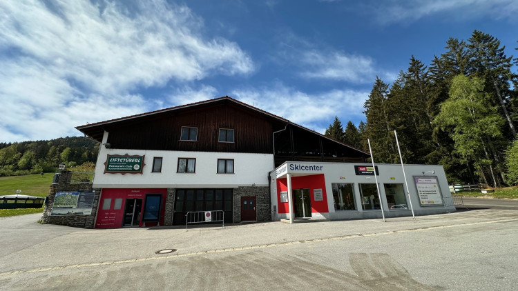 Začátek trasy na parkovišti u dolní stanice lanovky na Hoher Bogen